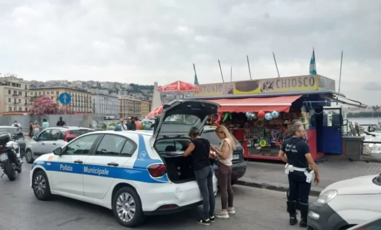 Napoli *Proseguono i controlli sui chioschi del lungomare: altri 5 sequestri*