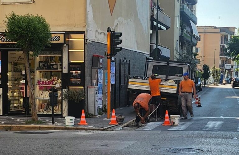 *Agosto di lavori a Casoria, interventi in diverse zone per eliminare  disagi a pedoni e automobilisti. Bene: “Coniughiamo opere e ordinaria  amministrazione”*