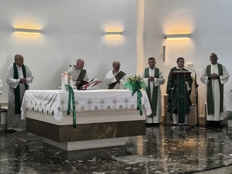 Arzano, cambio della guardia in Parrocchia dello Spirito Santo : arriva un nuovo Parroco Don Pio Sinisi