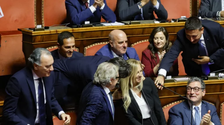 La gestazione per altri sarà “reato universale”: il Parlamento approva la proposta di legge di Fratelli d’Italia