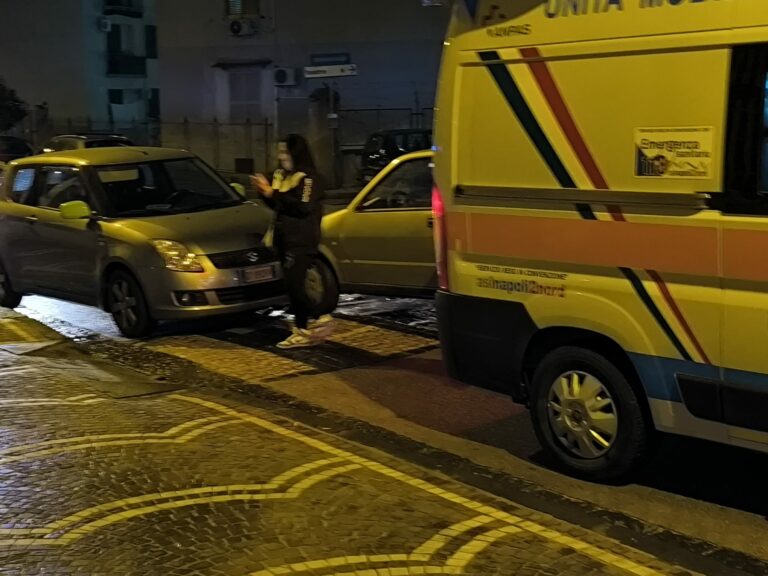 Arzano, Un’incidente frontale in via Luigi Rocco.